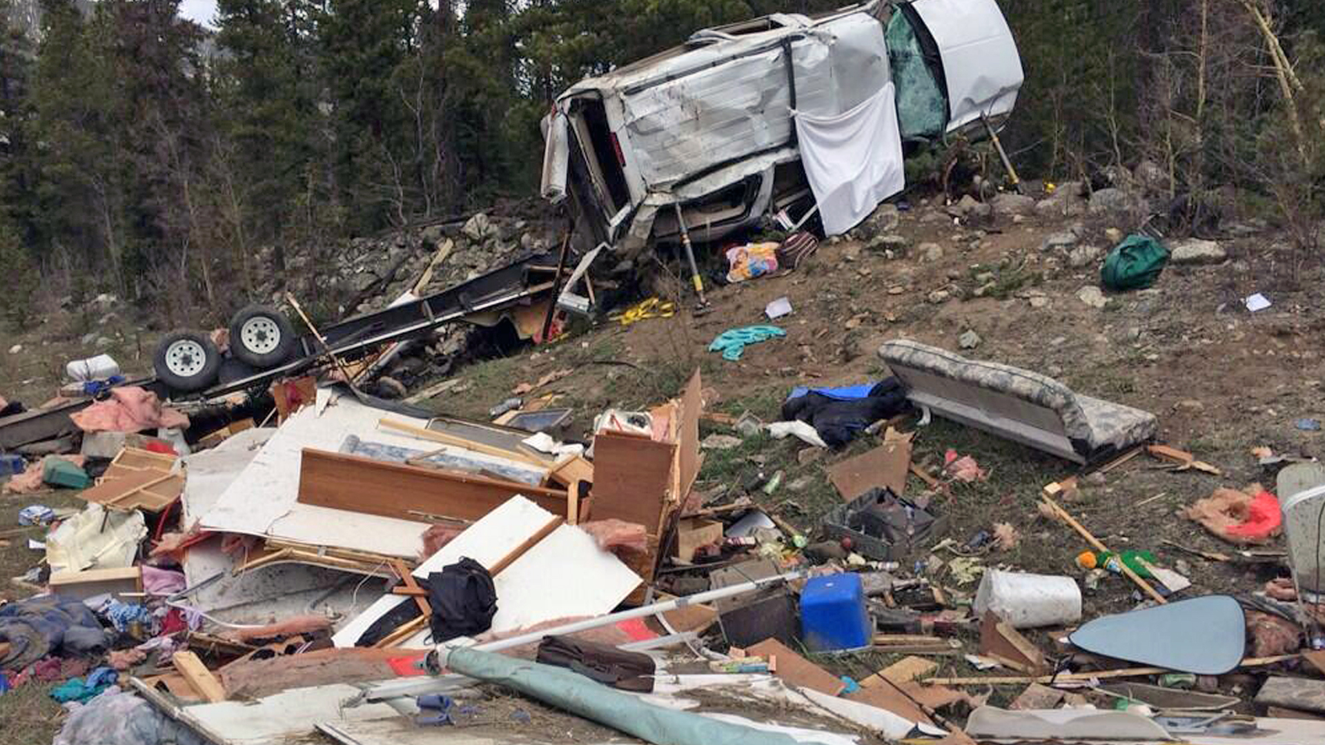 1 killed, 3 kids hurt in I70 crash near Copper Mountain
