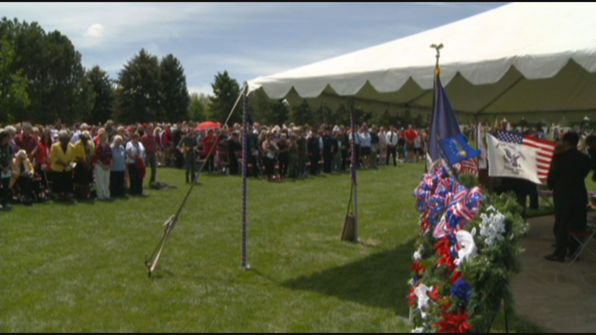 Hundreds gather for Memorial Day at Fort Logan