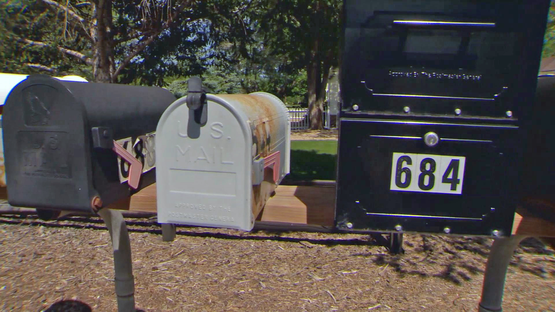 Thieves stealing checks from Erie mailboxes