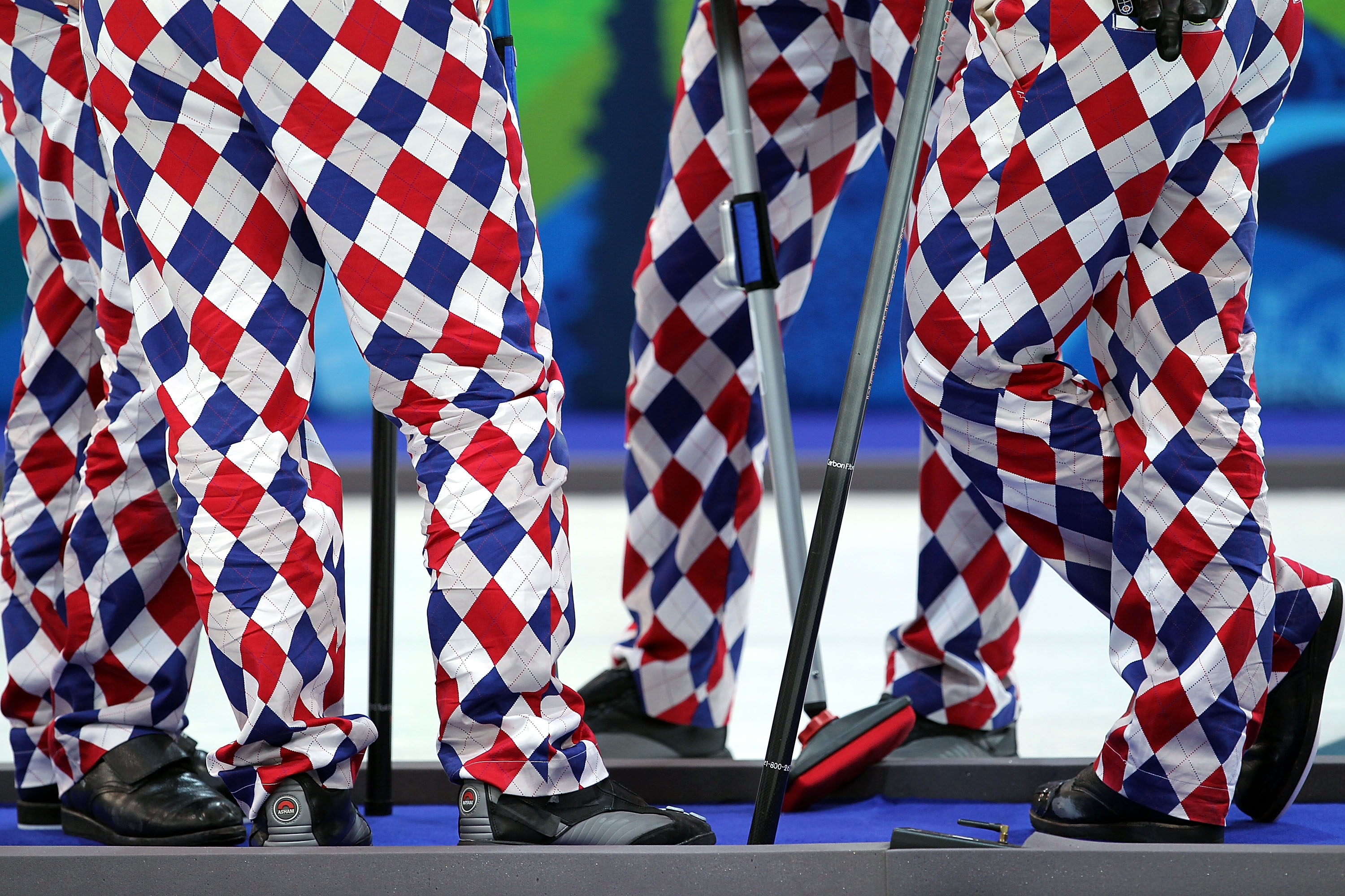 Norway curling team puts on pants without using hands