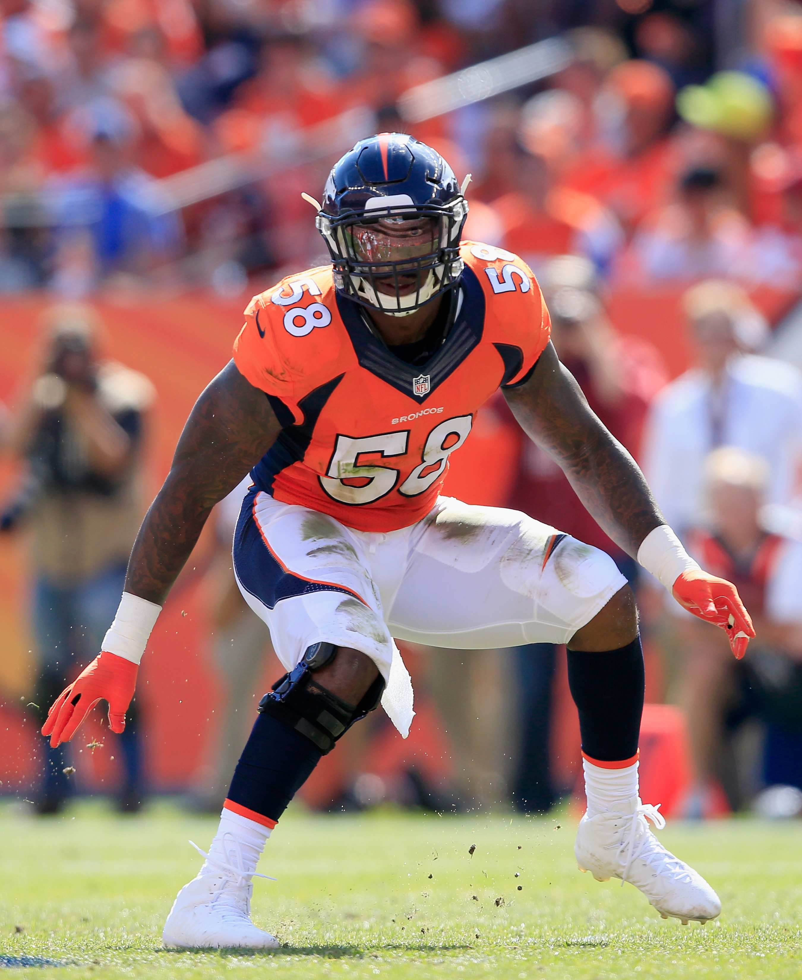 Denver Broncos linebacker Von Miller (58) works against