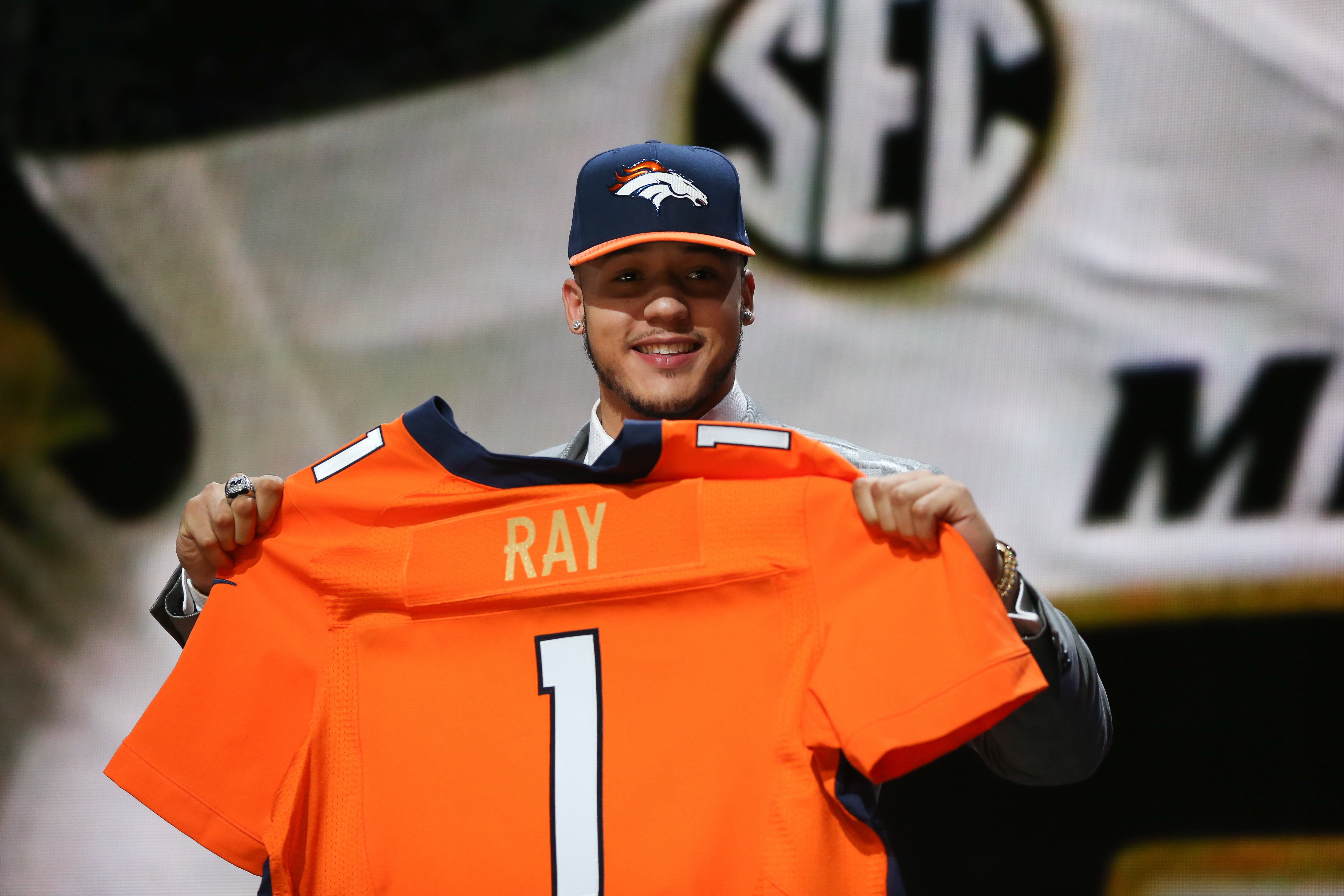 Denver Broncos linebacker Shane Ray bulks up for 2nd season – The Durango  Herald