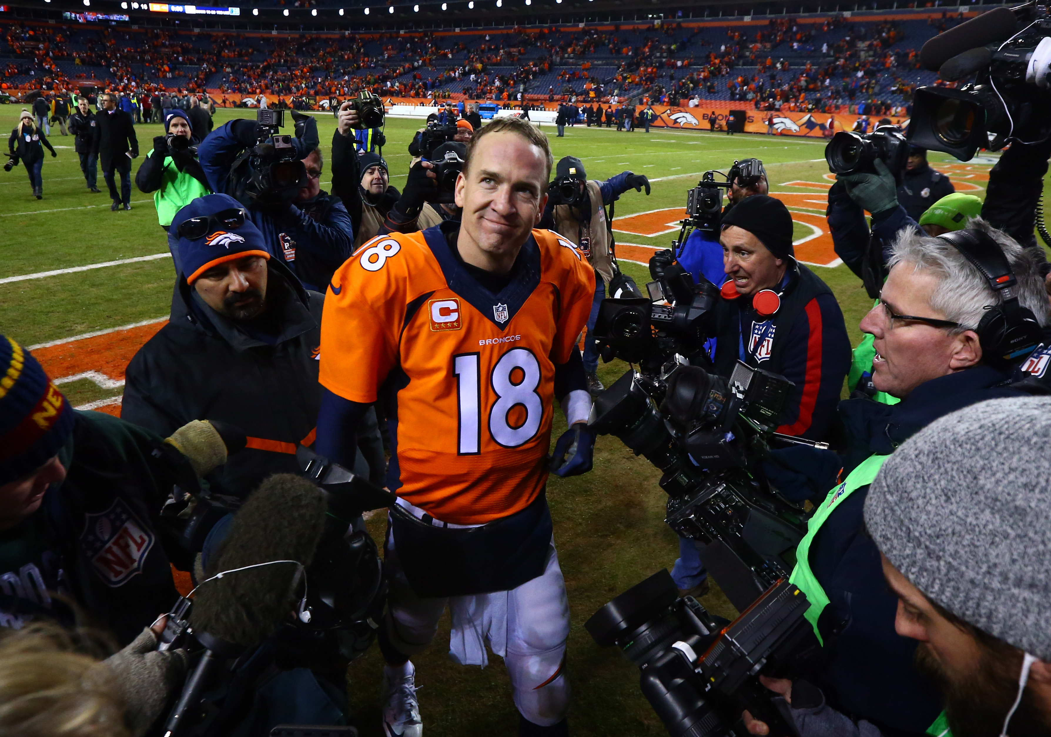 Peyton Manning meets with Demaryius Thomas' mother after Super