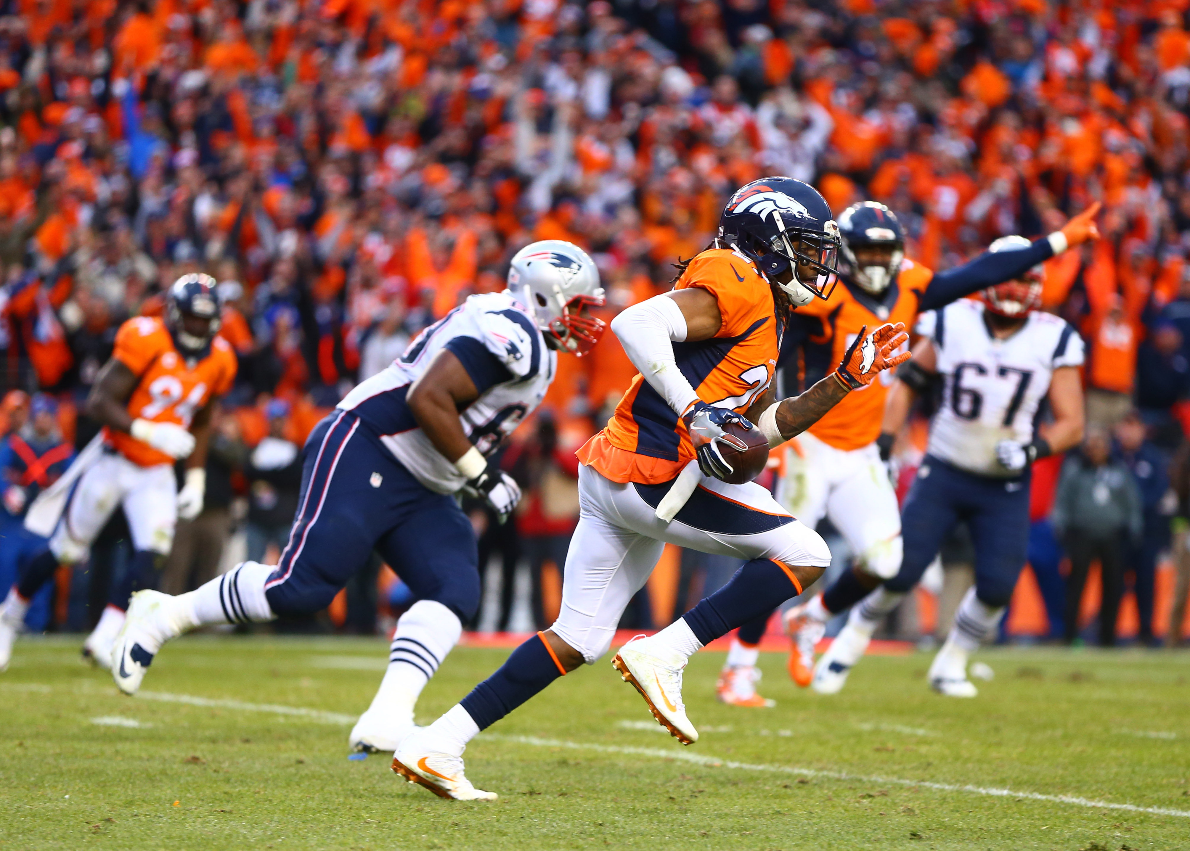 9NEWS Sports Denver on X: .@VonMiller honored former Denver Broncos  teammate Demaryius Thomas tonight before the Rams' playoff game 