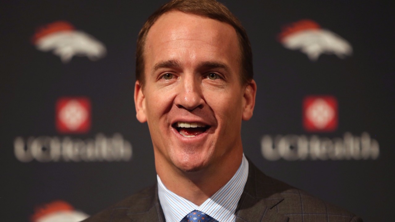 Watch: Peyton Manning sings karaoke 'Rocky Top'
