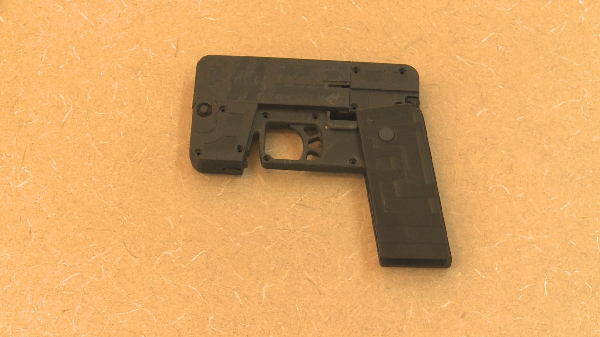 Company Introduces Gun Disguised As Smartphone (Photos)