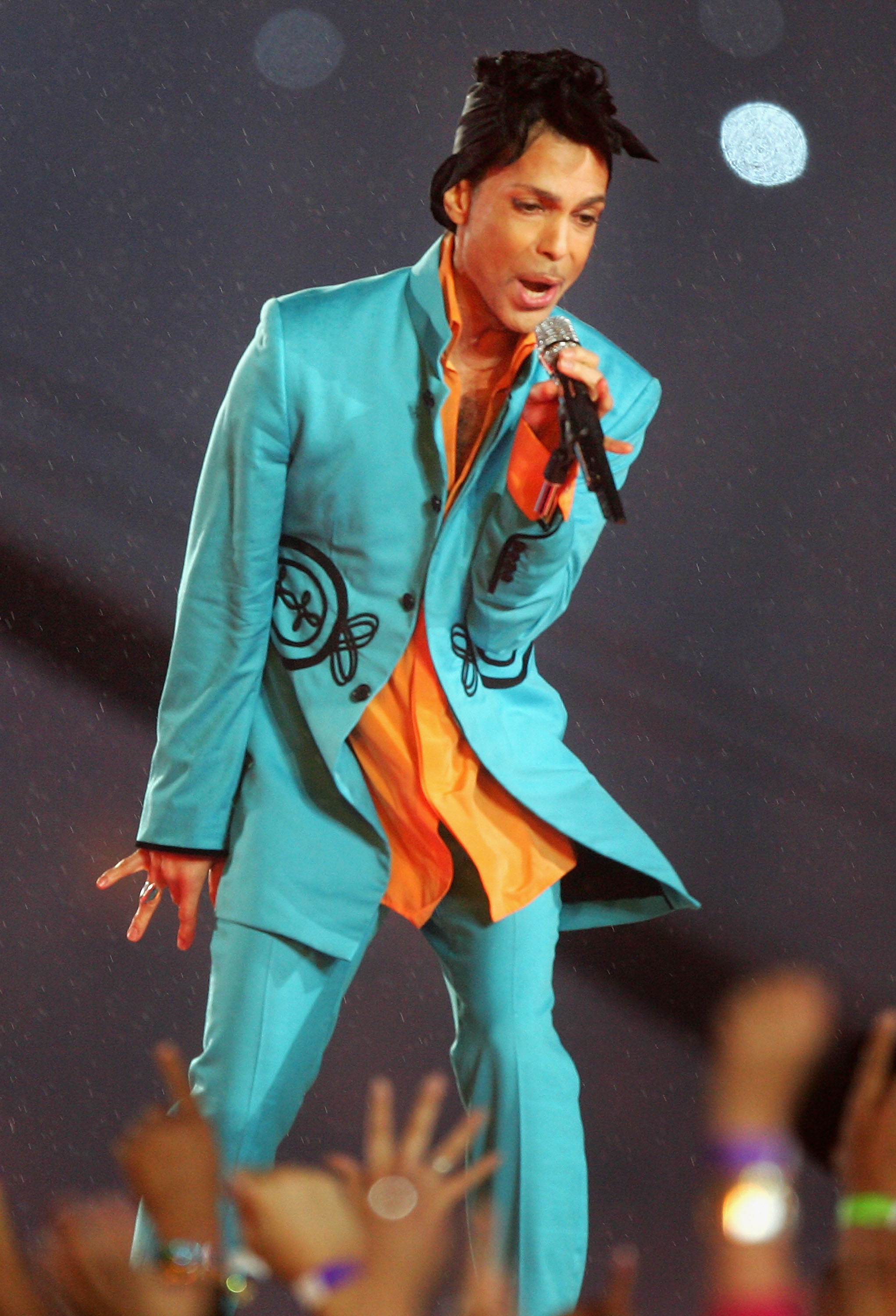 PHOTOS Prince Performs 2007 Super Bowl Halftime Show 9news