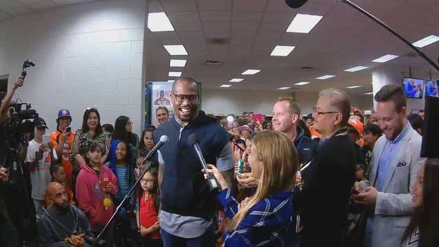 Elway, Von chat during ring ceremony