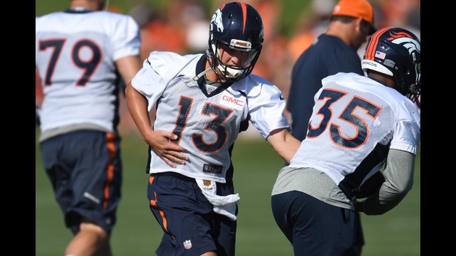 QB mystery: Sanchez, Siemian split reps
