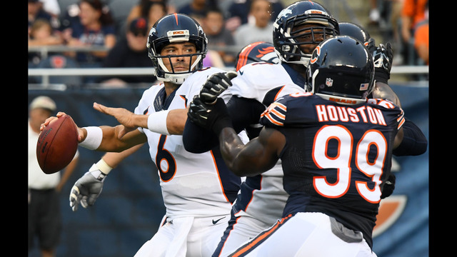 Sanchez shines as Broncos beat Bears