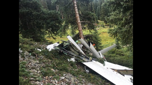 2 killed in aircraft crash