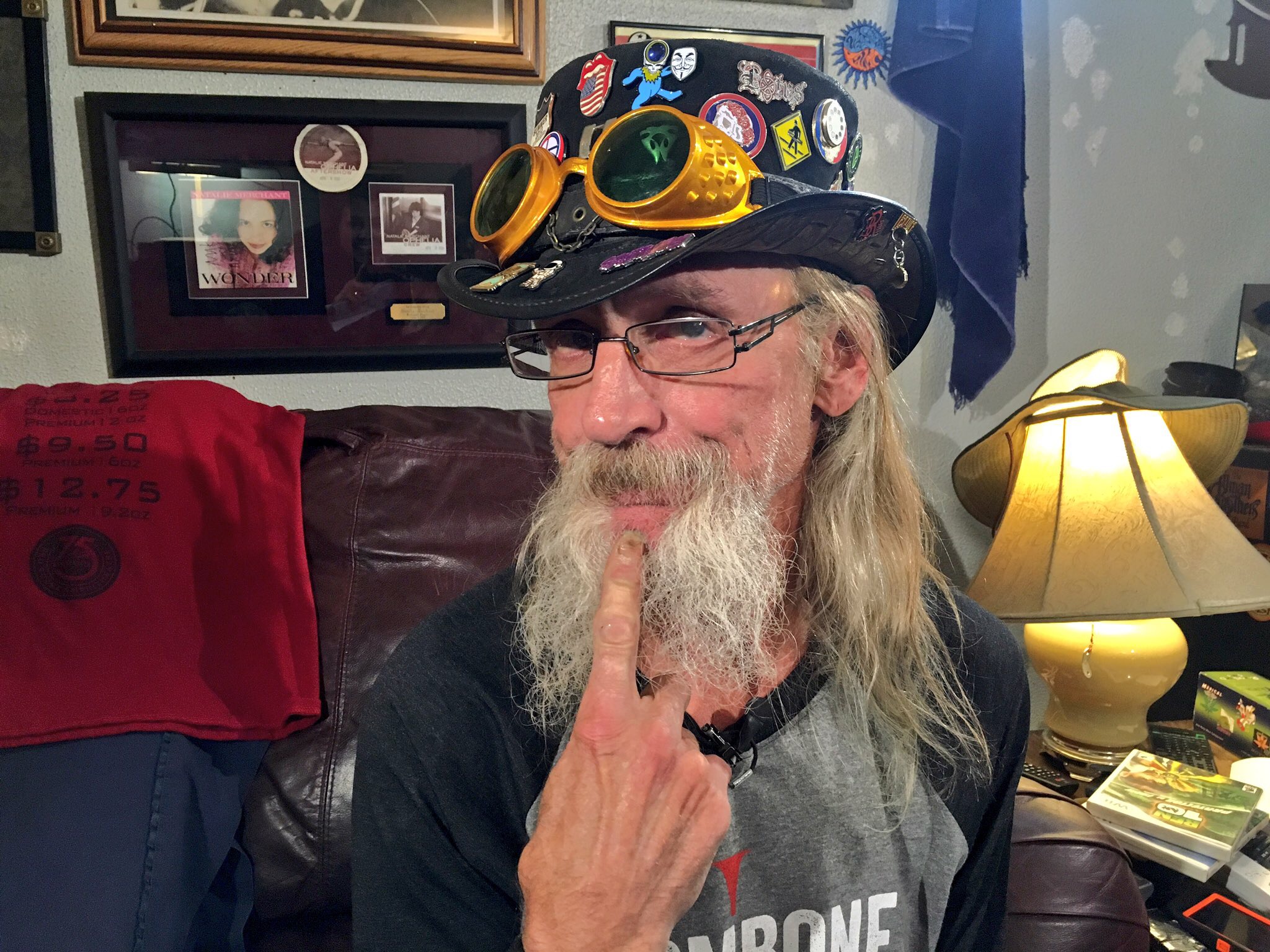 Iconic beer vendor 'Earthman' passes after battle with brain tumor