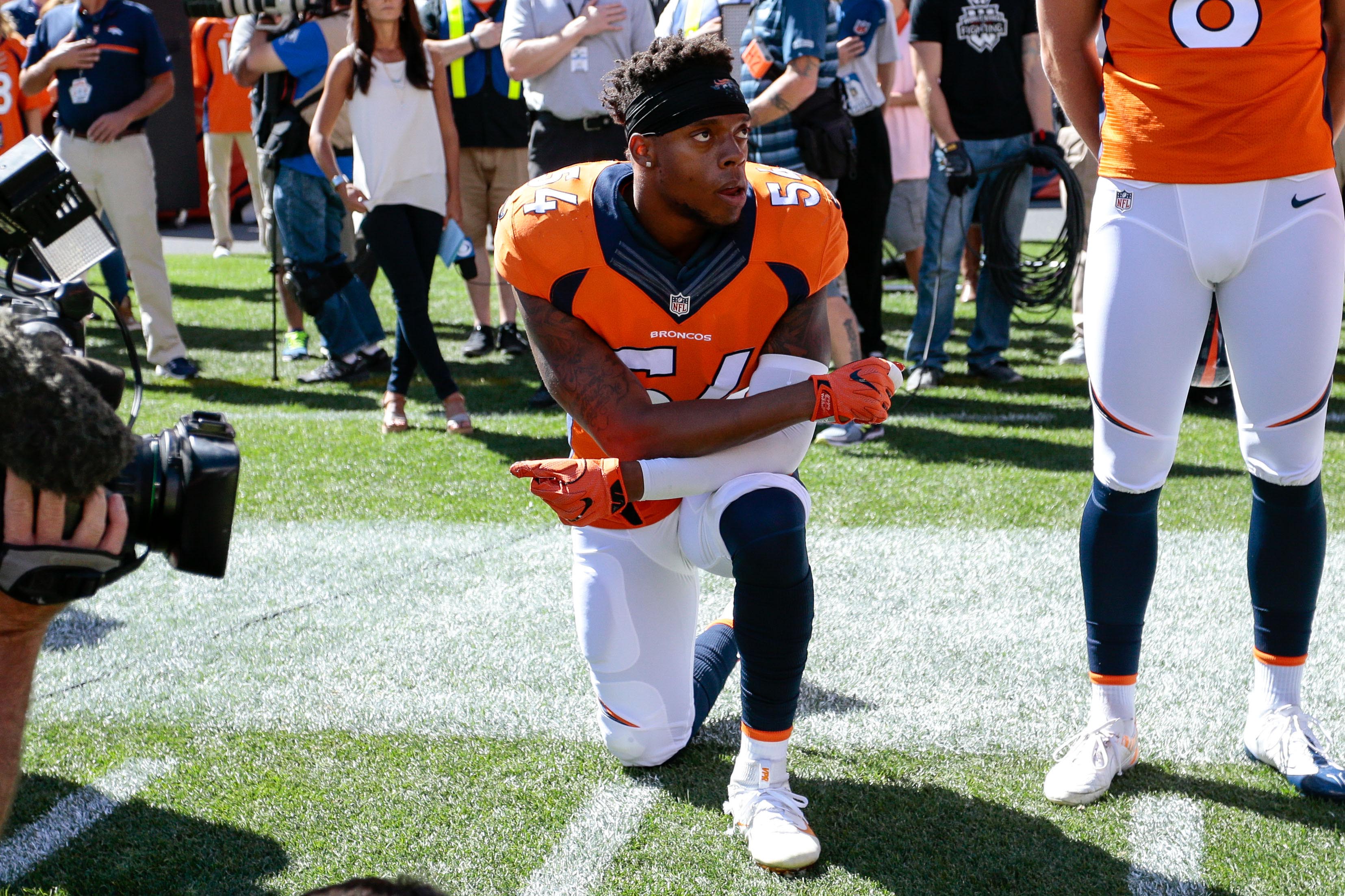 Brandon Marshall takes a knee, pledges to fight against social injustice