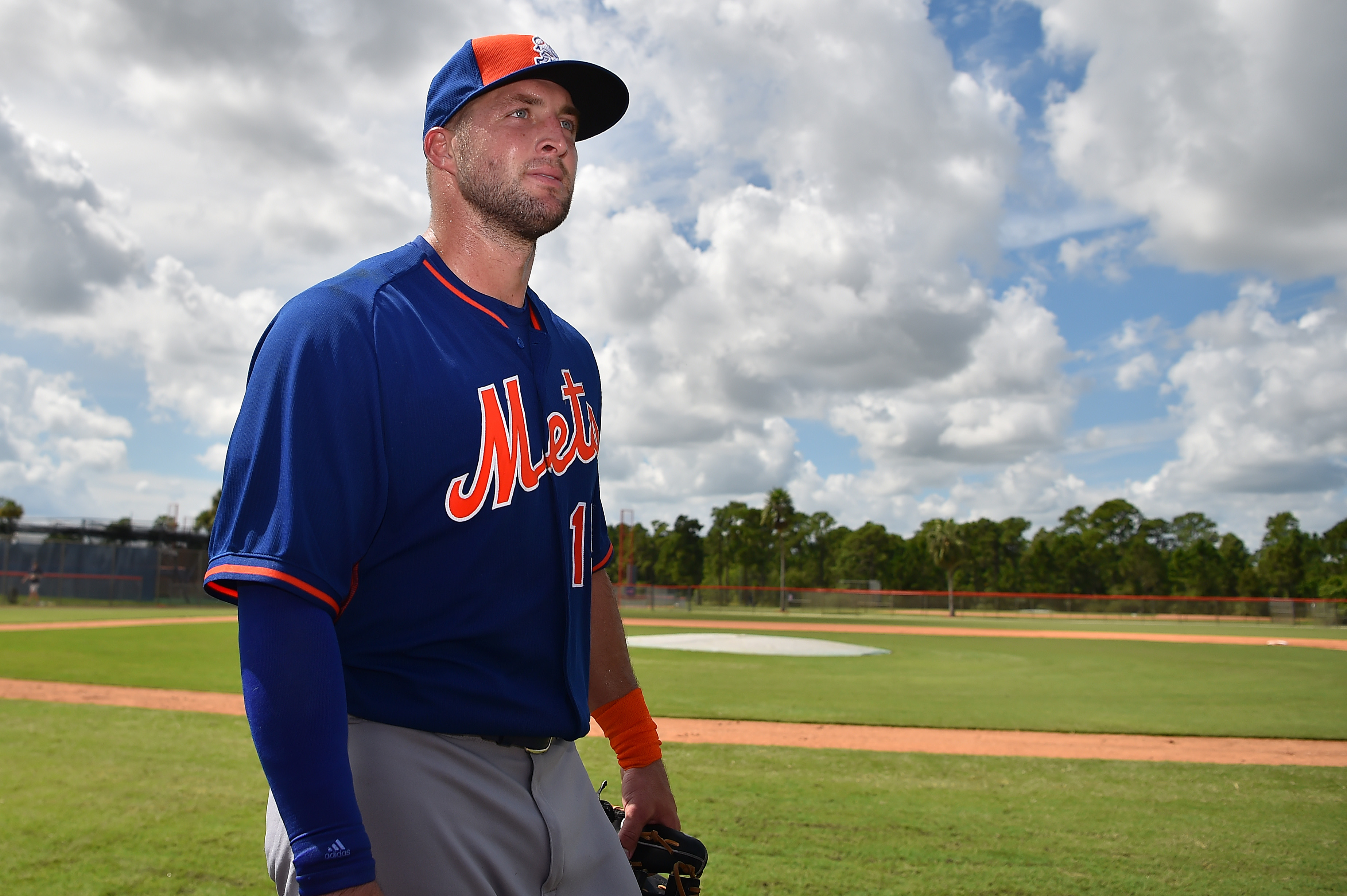 Tim Tebow hits a home run on the first pitch of his professional