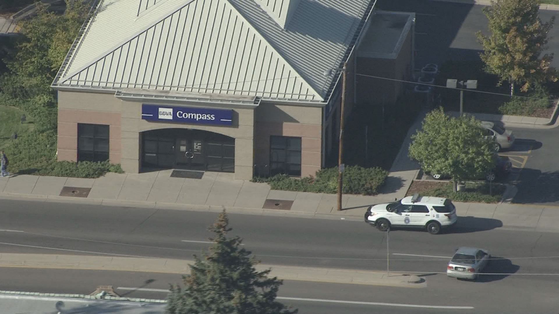 Denver Police looking for 2 bank robbers | 9news.com