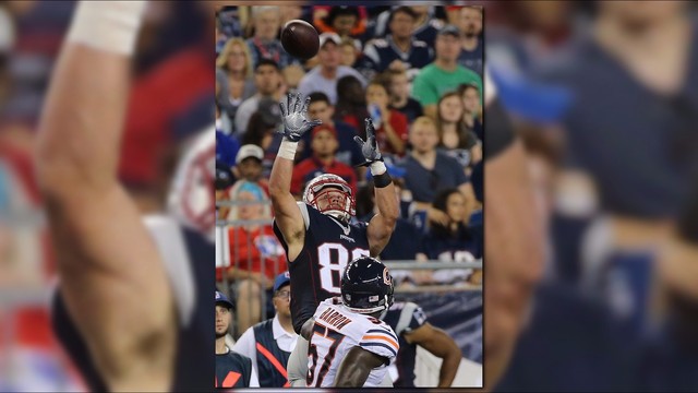 Broncos acquire TE Derby for draft pick