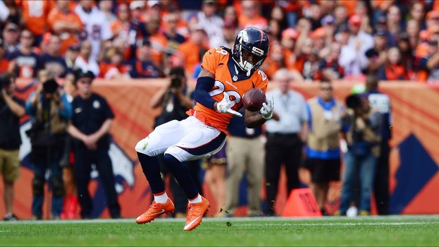 Roby on Broncos Huddle