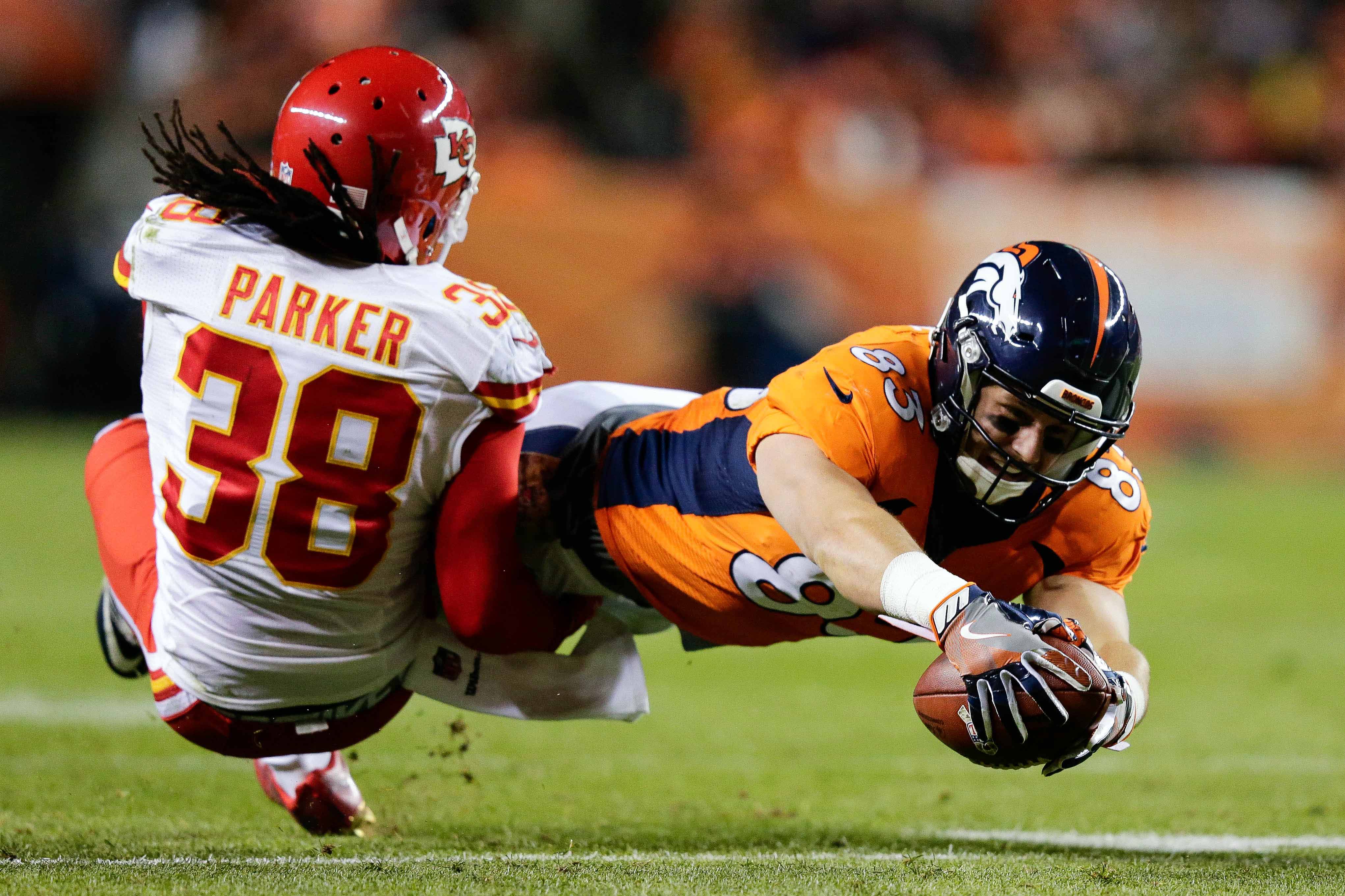 Horrendous call alters game for Broncos in 27-24 loss to Chiefs