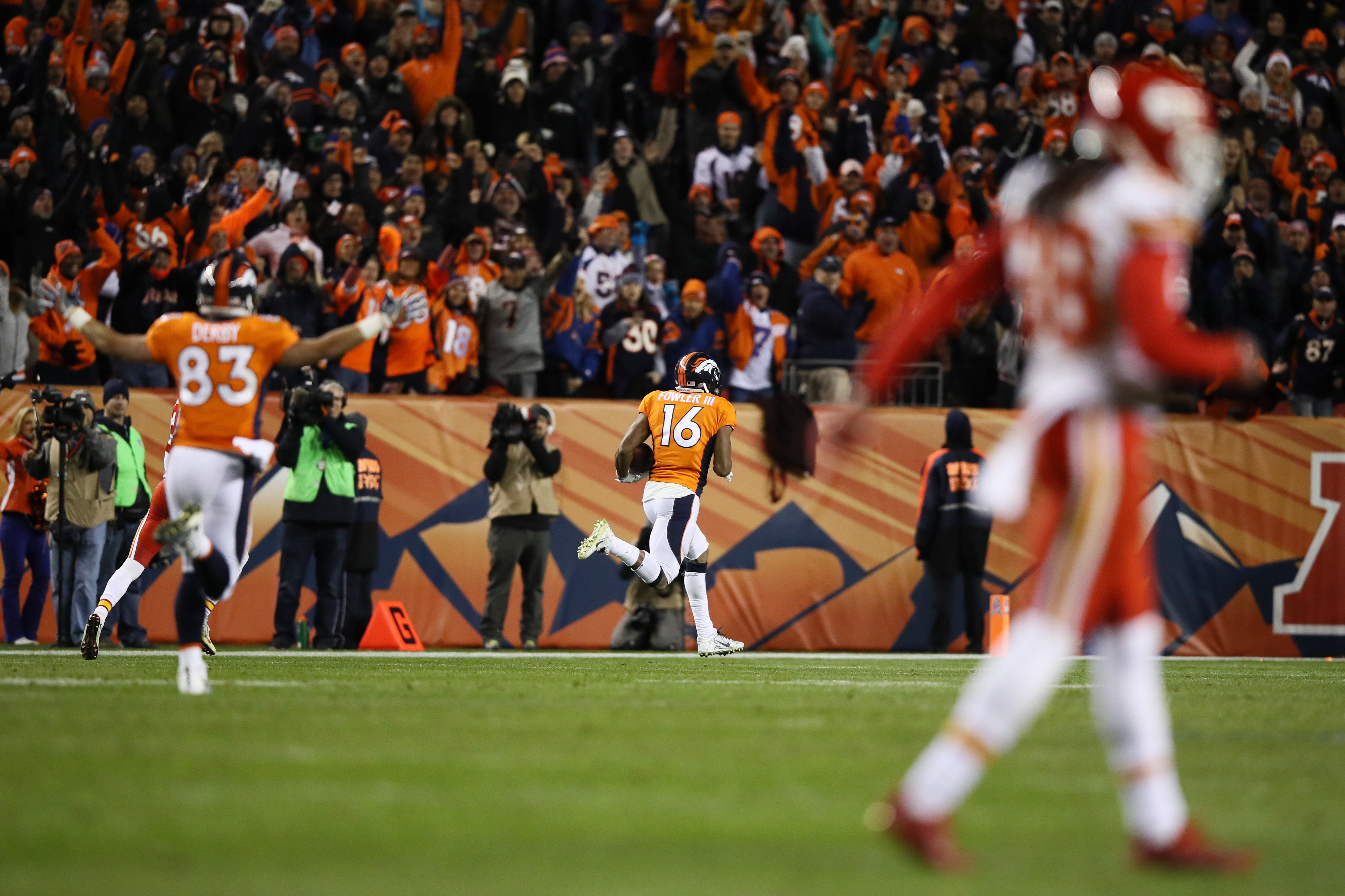 Emmanuel Sanders back in 'The Huddle'