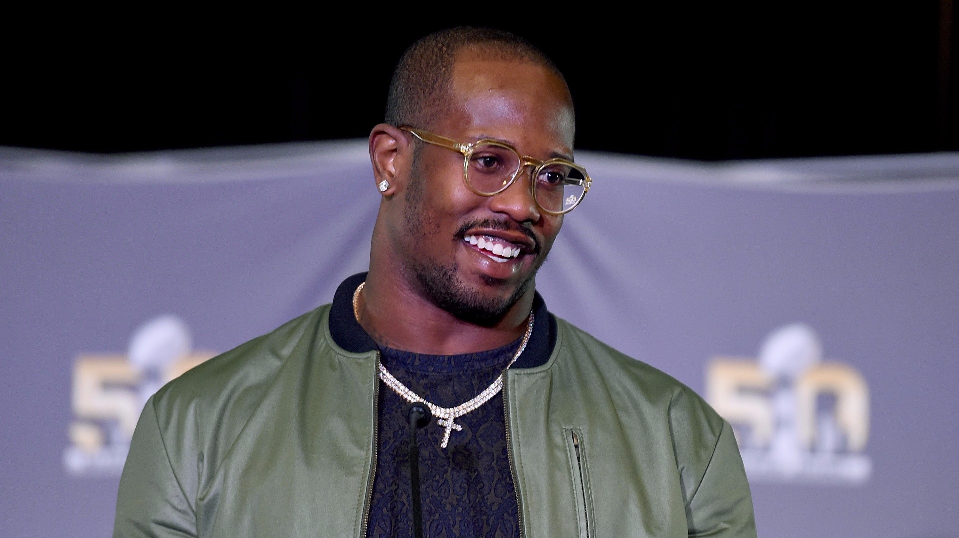 Von Miller sends gift to AFC West rivals as appreciation for