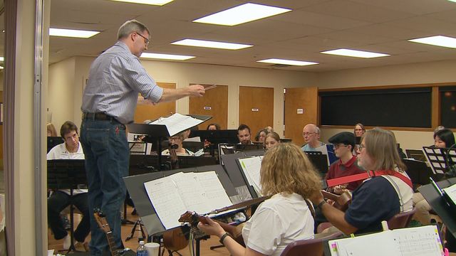 Ukulele orchestra gains popularity