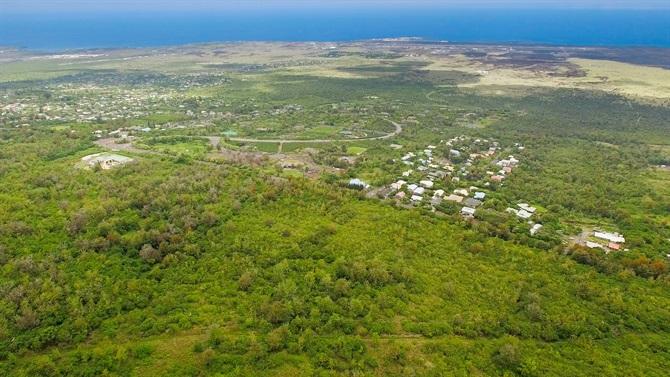 Hawaii golf course community for sale
