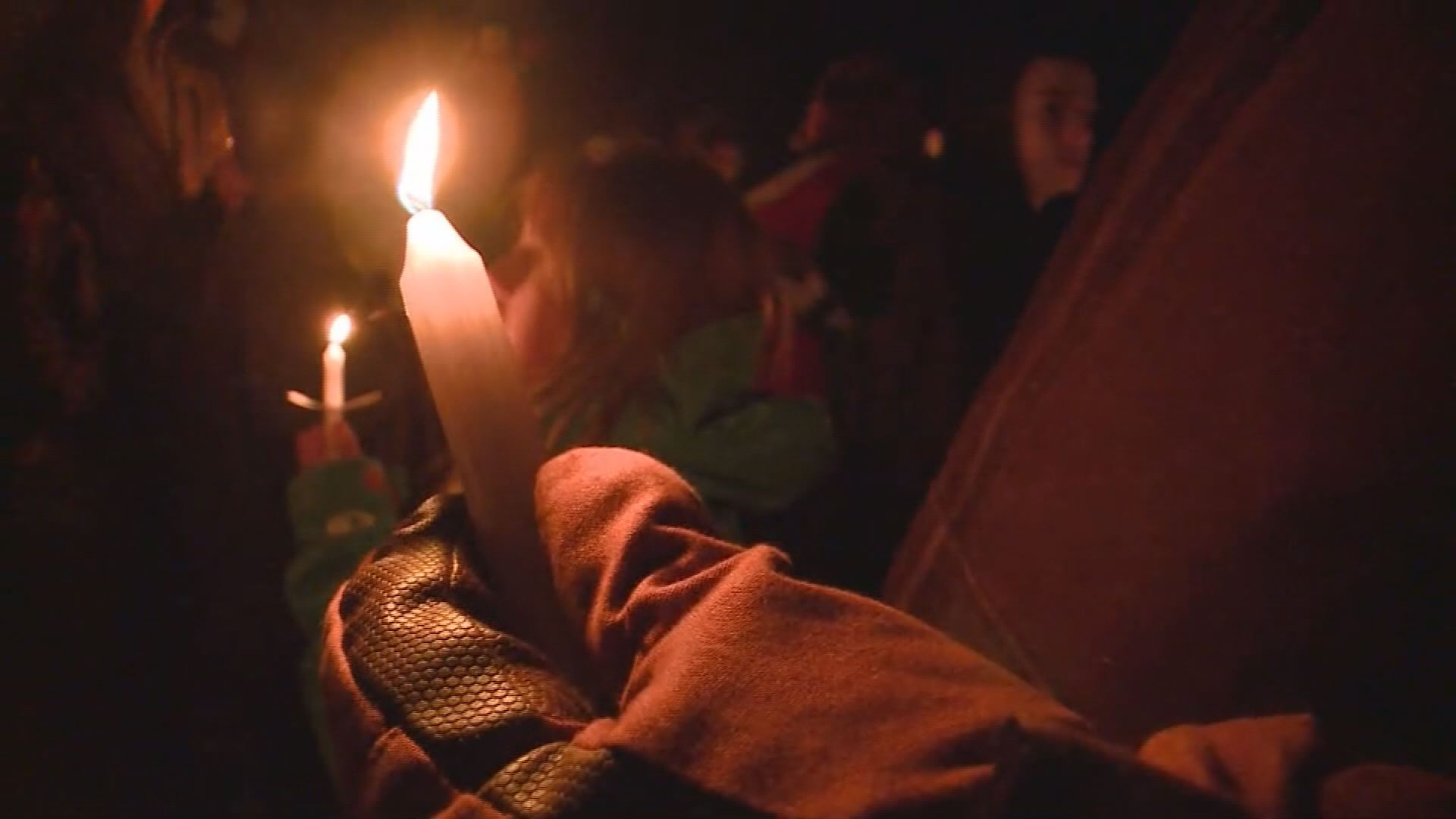 Candlelight vigil held for teen victims in Bennett crash | 9news.com