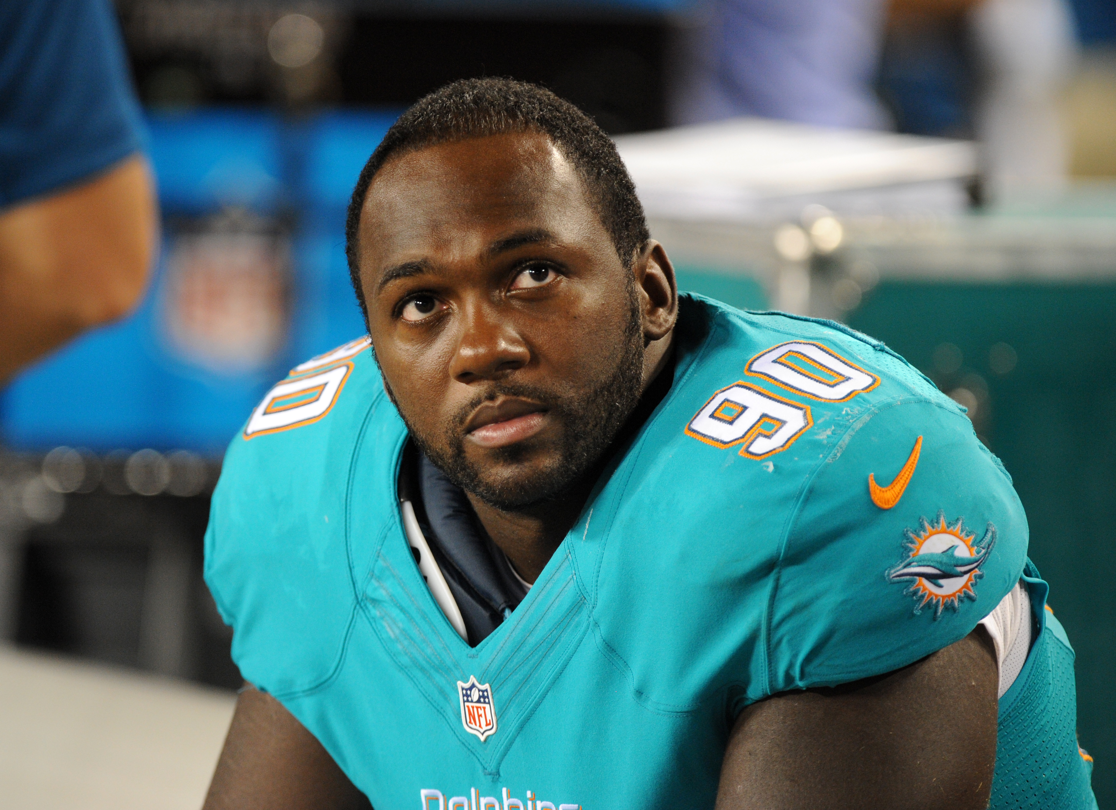 Broncos express interest in DT Mitchell