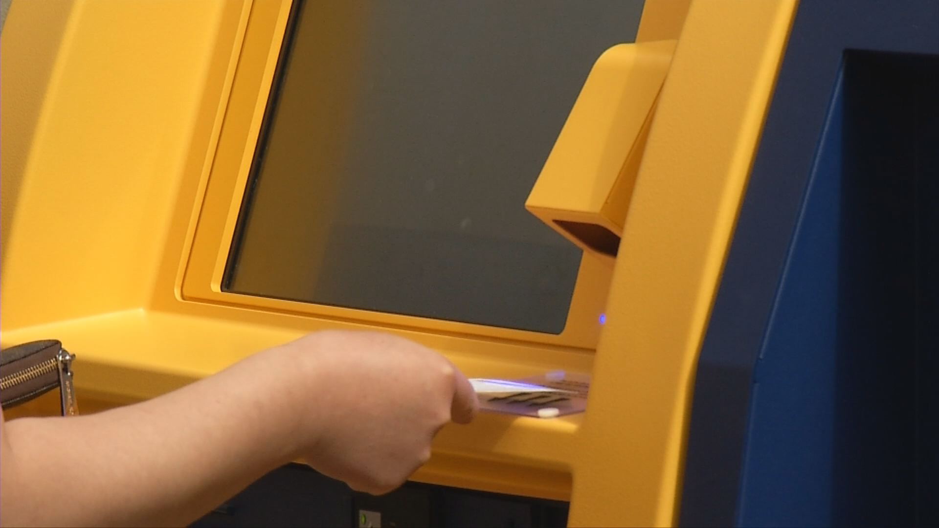 Arapahoe County installs new kiosk for license plate renewals