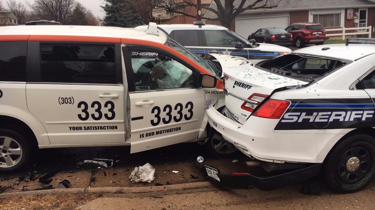 Suspected drunk taxi driver rams cop car
