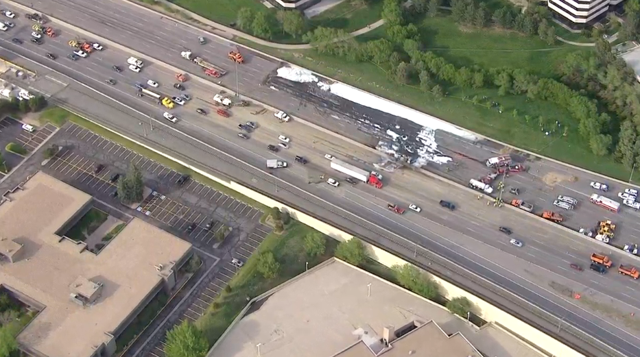 Vehicle fire closes I-25