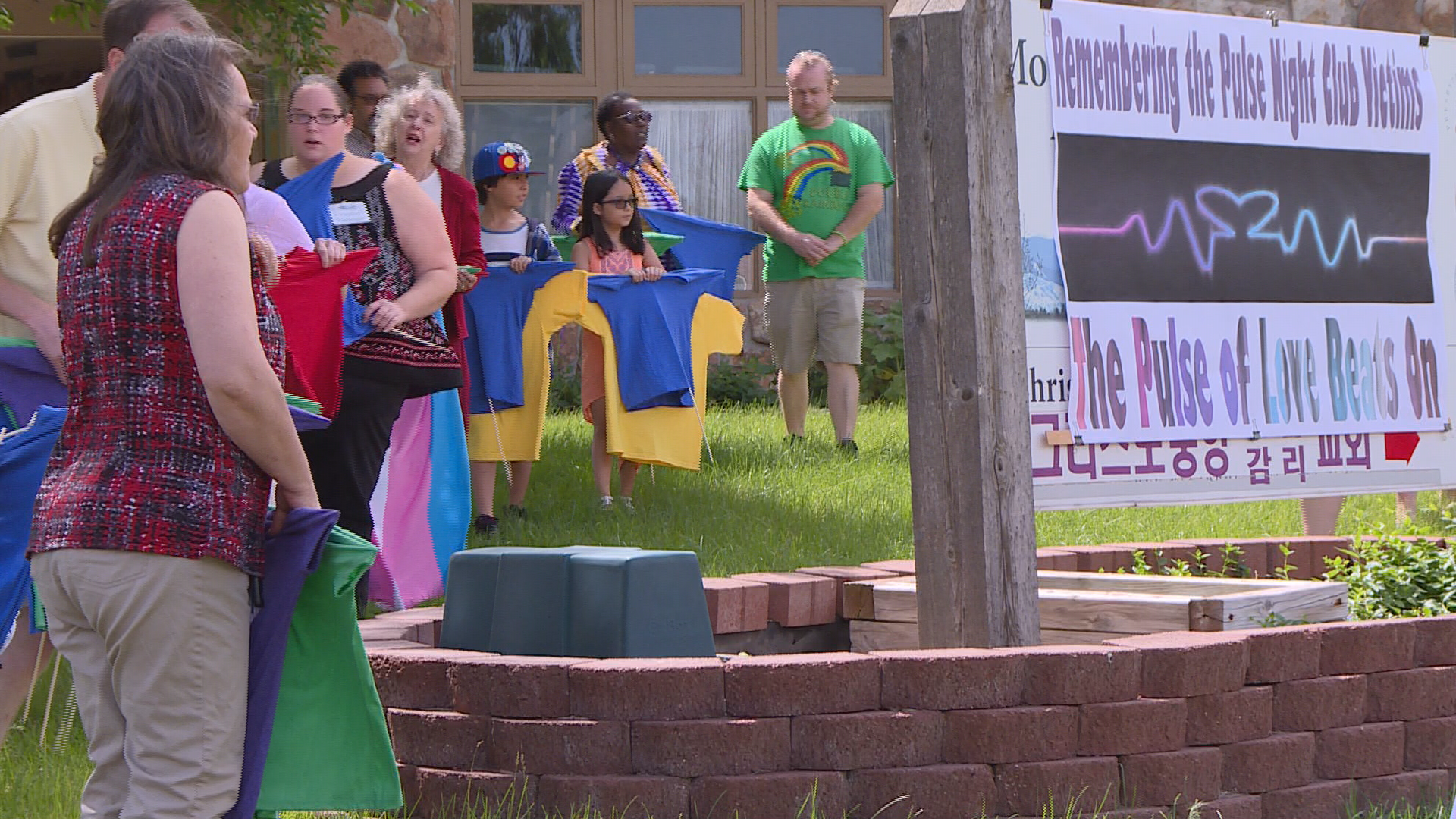 Aurora church honors Orlando victims