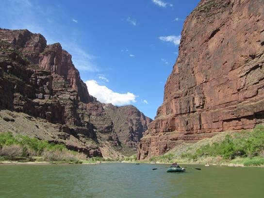 Man dies while rafting in Colorado
