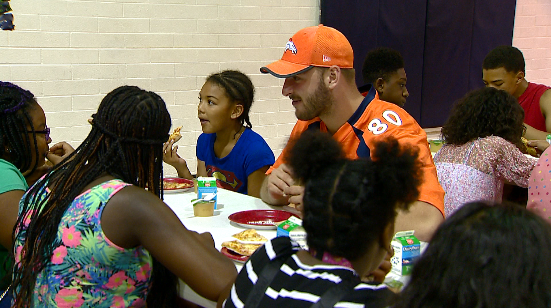 Broncos rookies give back on the eve...