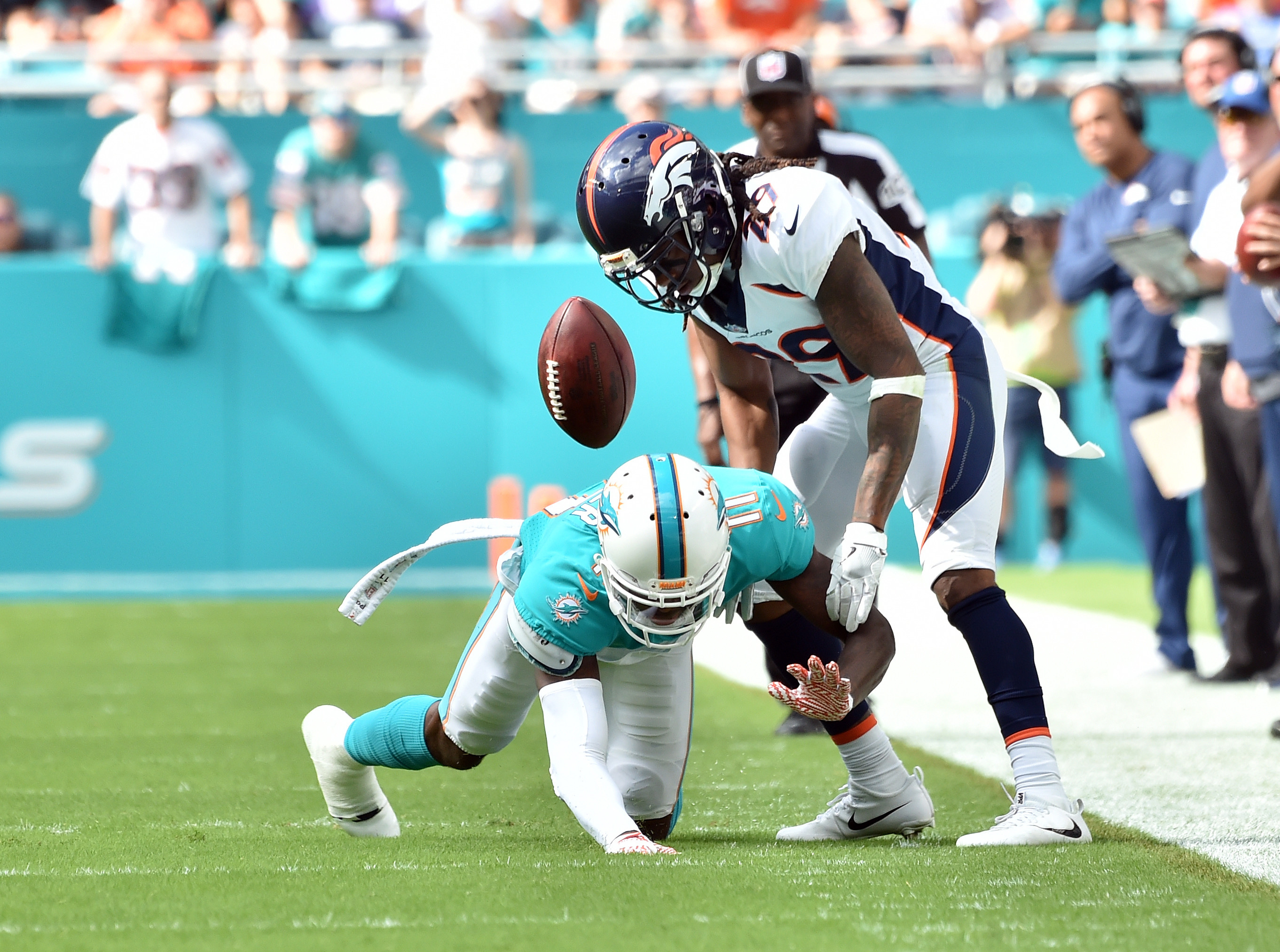 Kenyan Drake overcomes goal-line fumble in Miami Dolphins