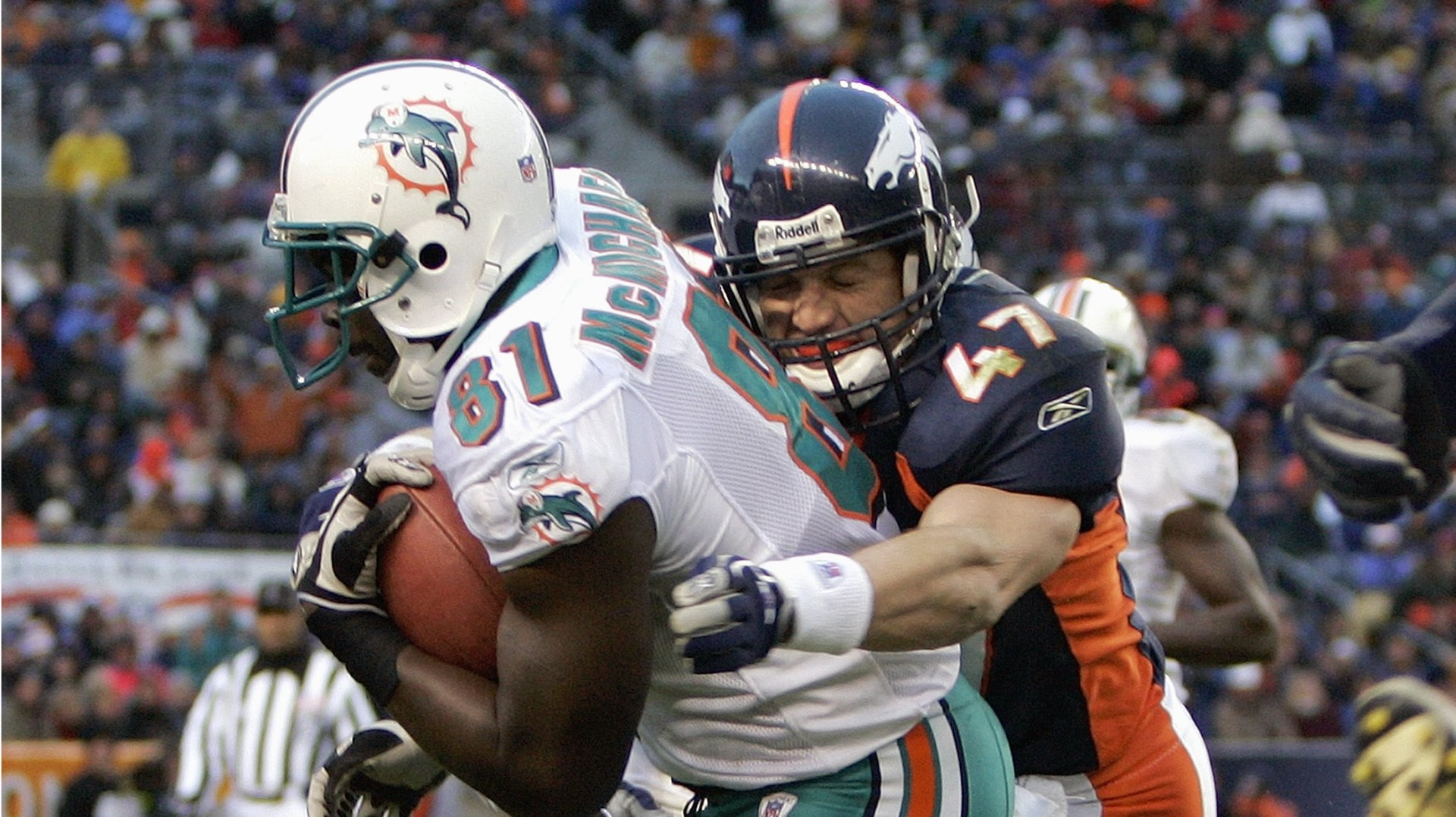 Safety John Lynch 47 of the Denver Broncos lines up against the News  Photo - Getty Images