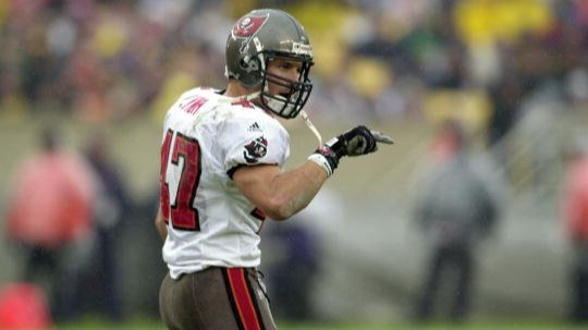 Tampa Bay Buccaneers safety John Lynch of the NFC runs in pursuit News  Photo - Getty Images