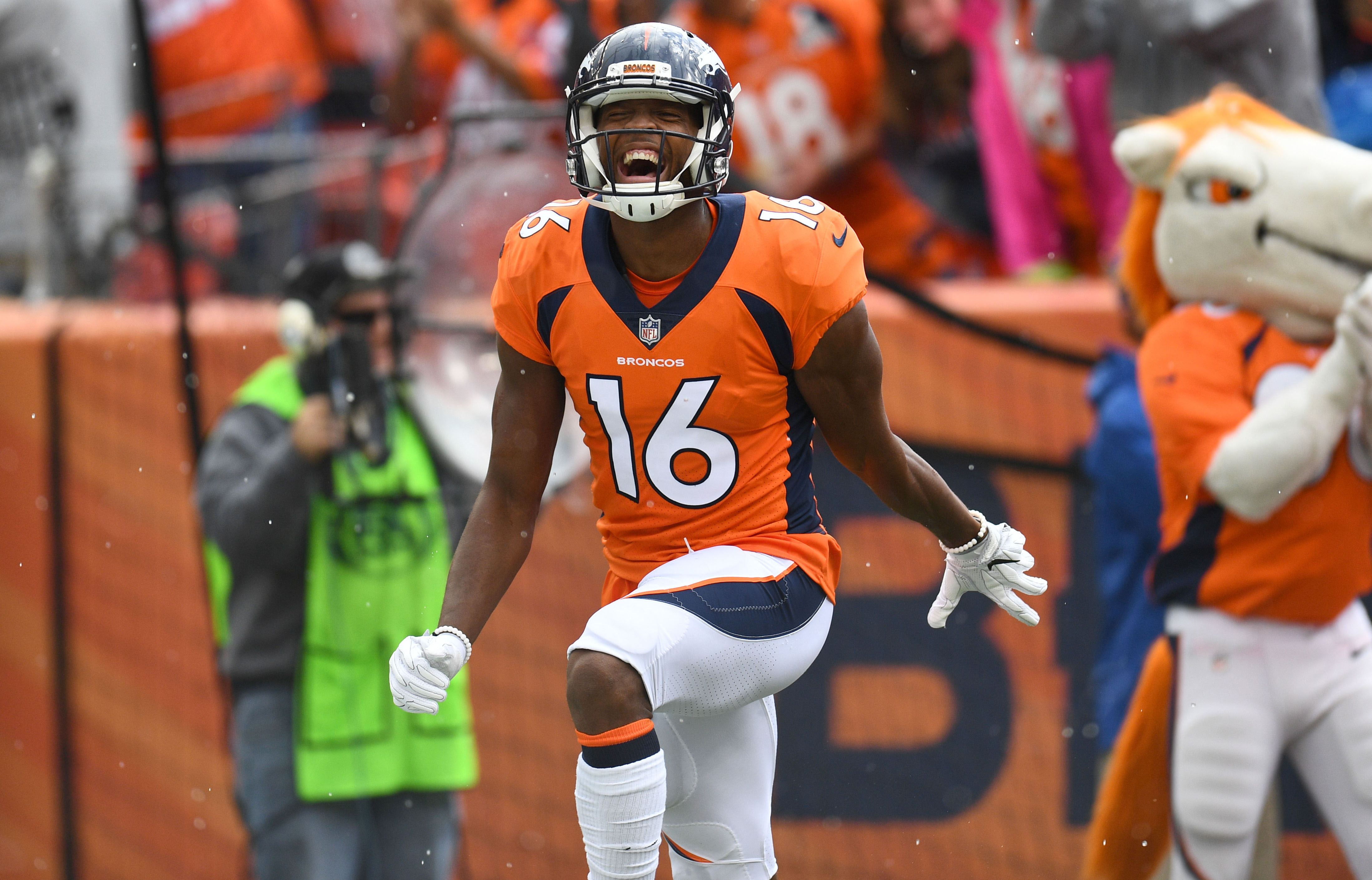 A look at Broncos restricted free agents Paradis, Barrett, Fowler III