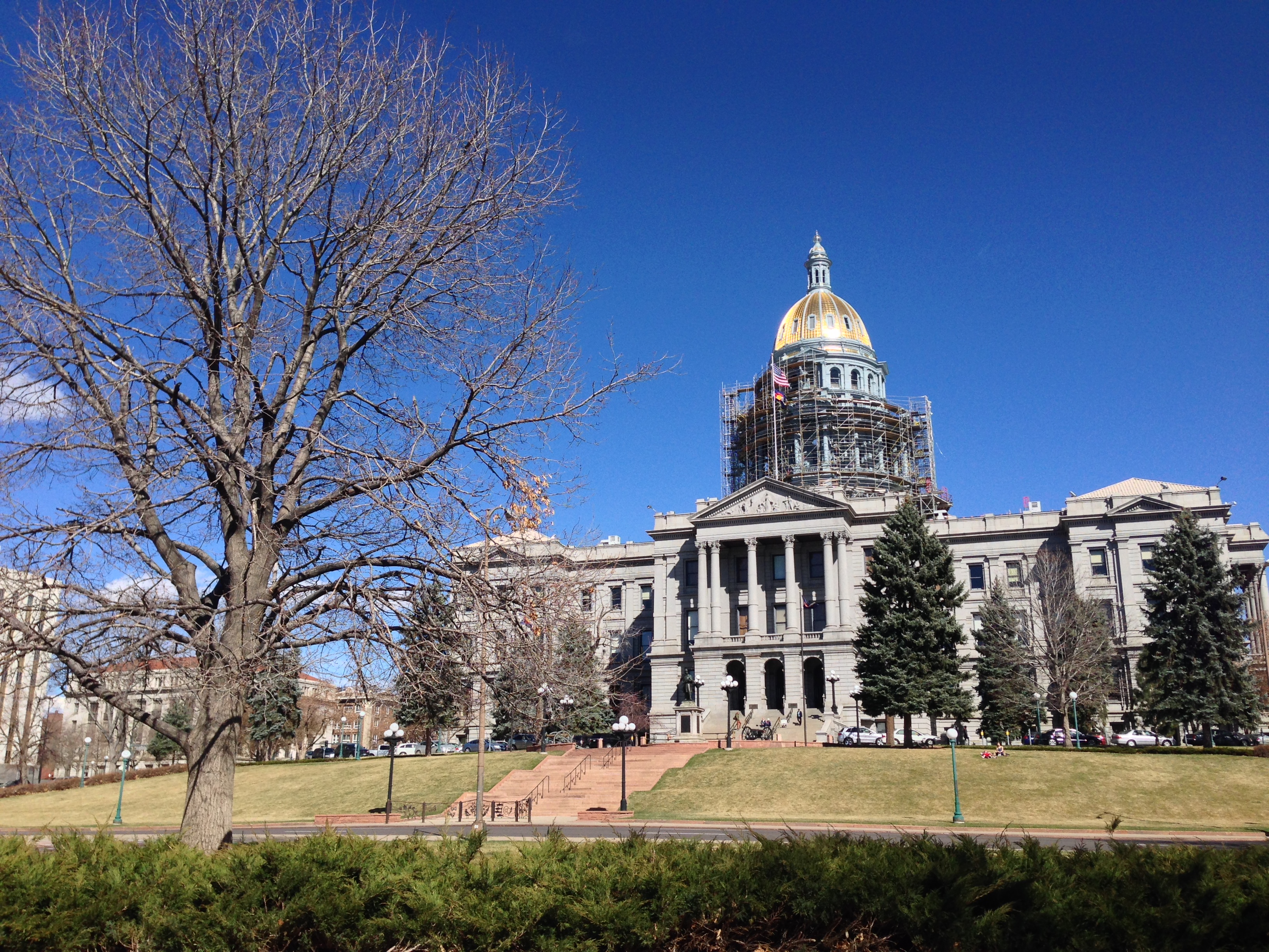 Shades of gray don't match on state Capitol | 9news.com