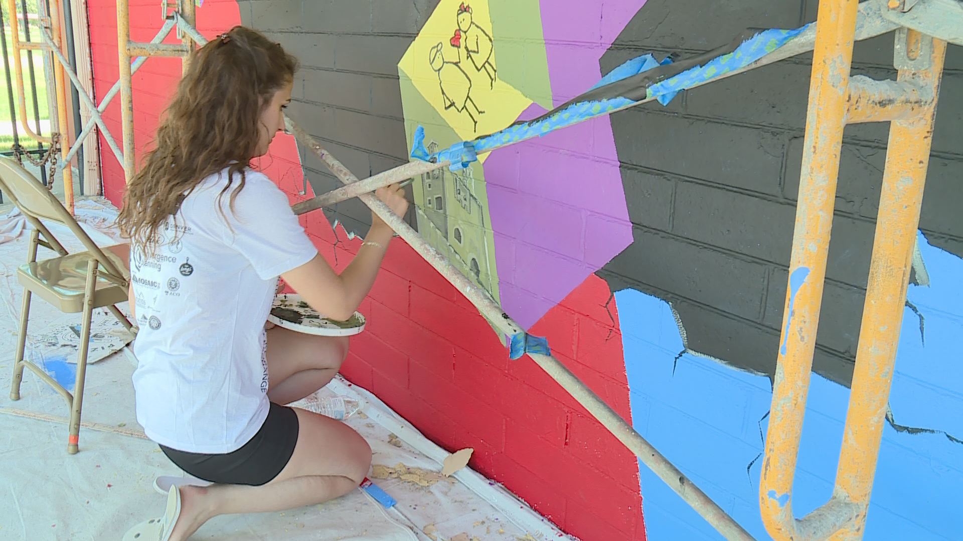 Elyria Swansea mural sends message of unity | 9news.com