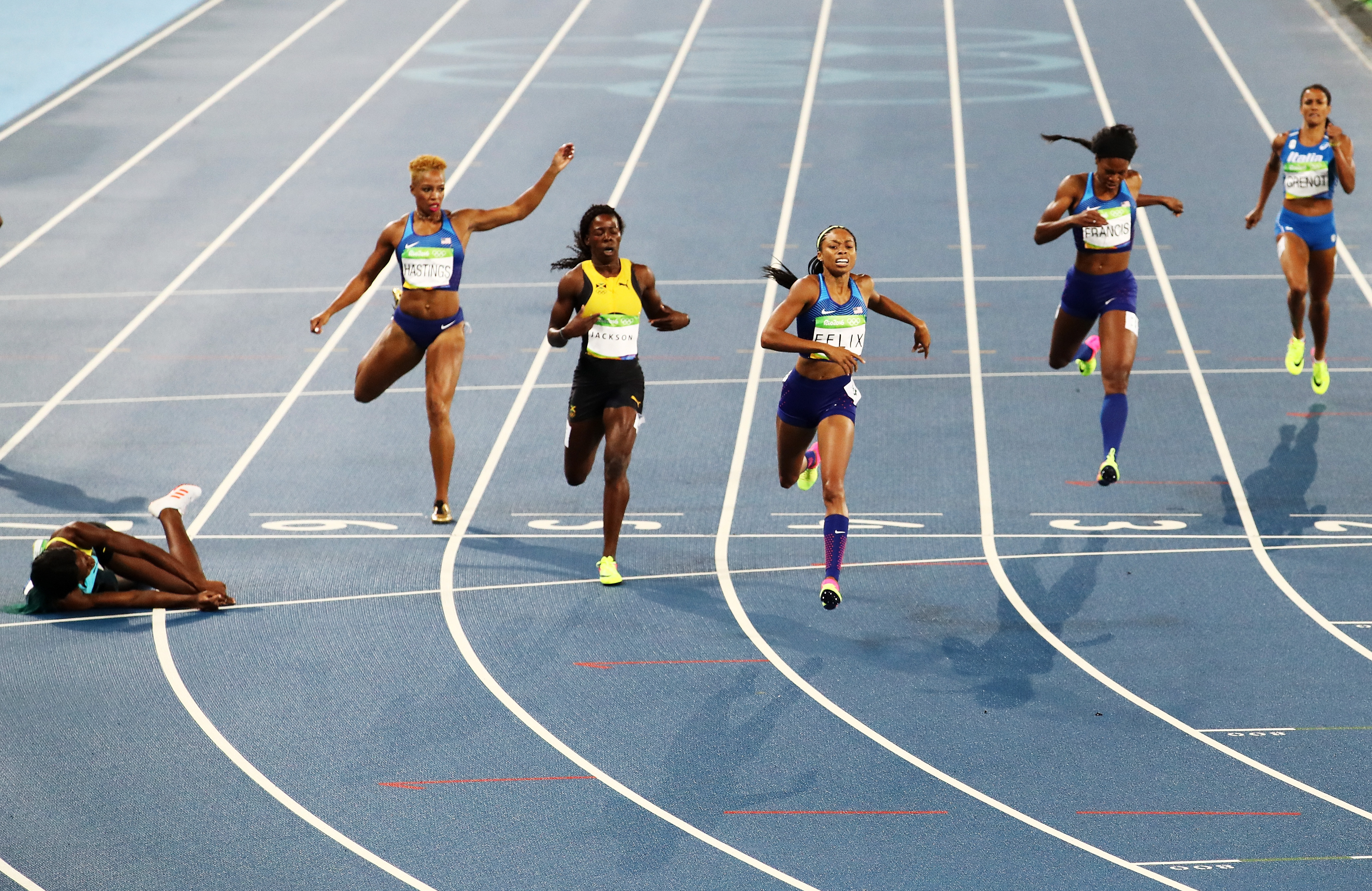 Shaunae Miller dives at the line to win the 400; Allyson Felix takes ...