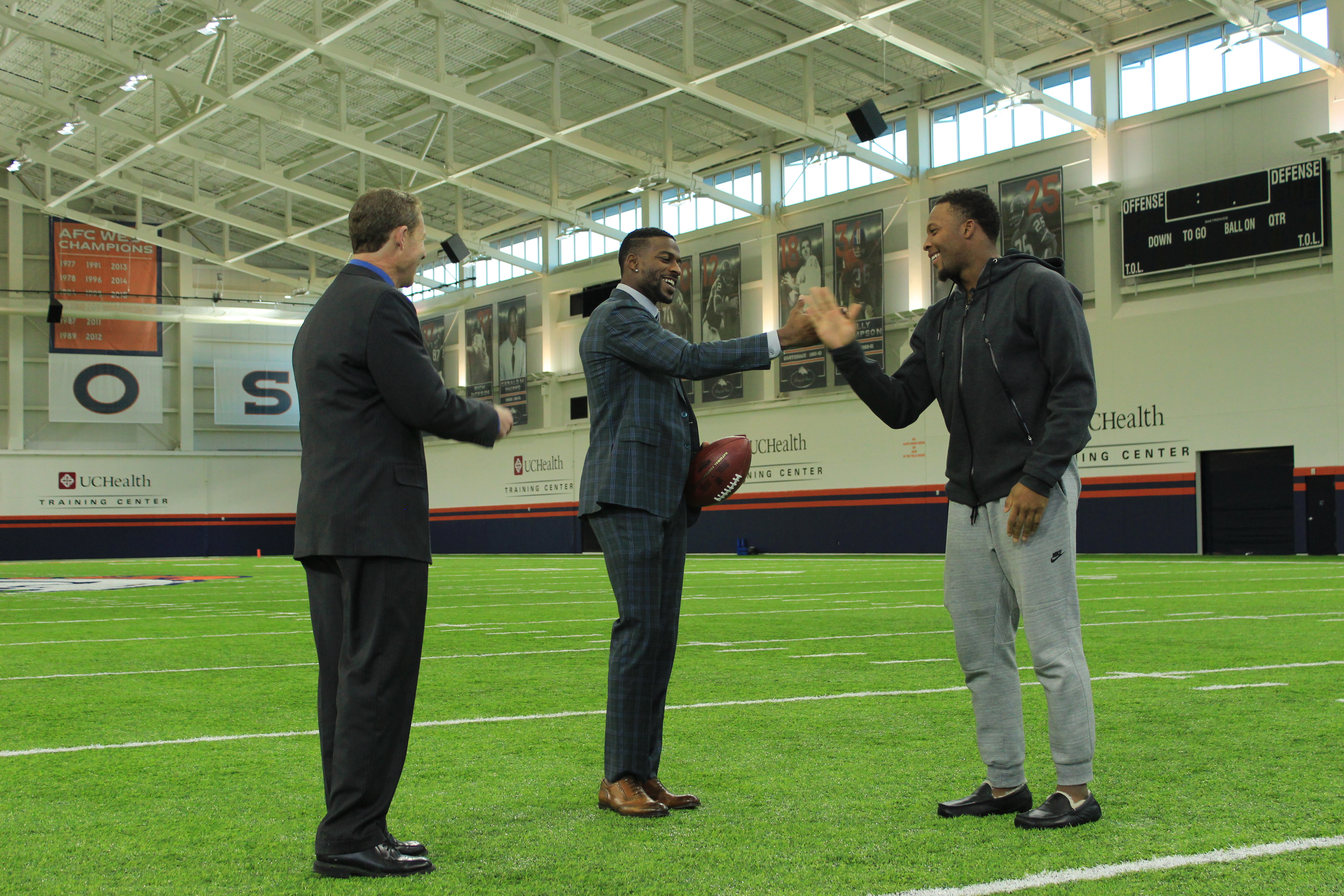 Behind the Scenes of the Broncos Huddle with Benny Fowler | 9news.com