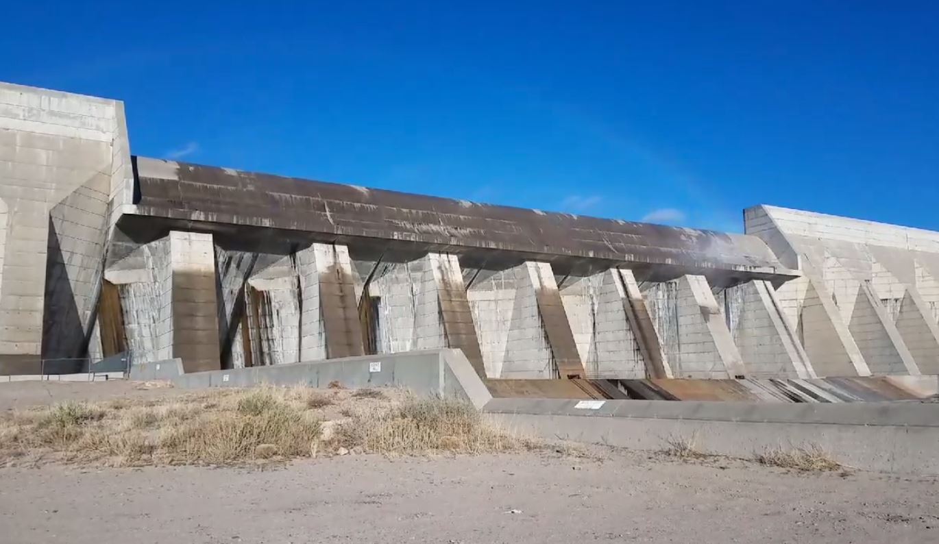 High winds send water over walls of river reservoir | 9news.com